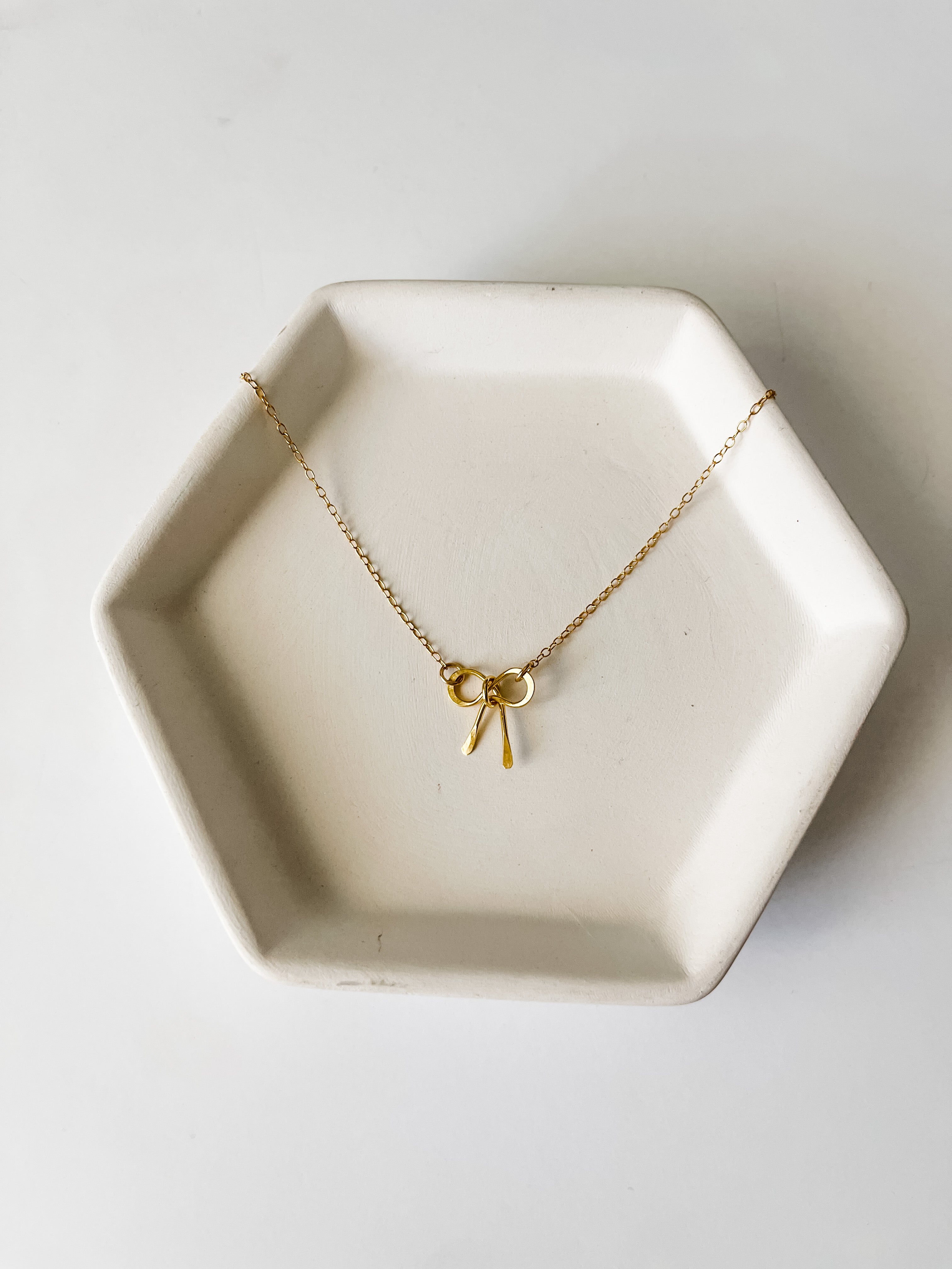 the bow necklace